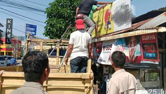 Bapenda dan Satpol-PP Padang Razia Reklame Ilegal
