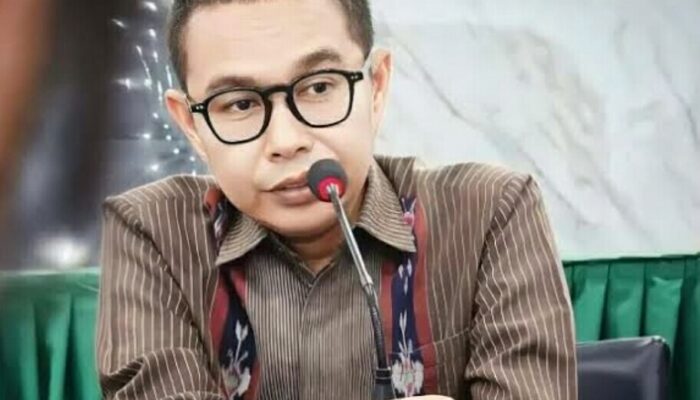 Ketua KI Sumbar Klarifikasi Hal Rangkap Jabatan Sebagai Dosen