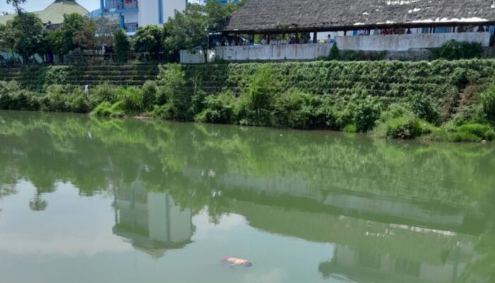 Mayat Anak Laki laki Ditemukan Terapung Sungai Batang Air Kuranji
