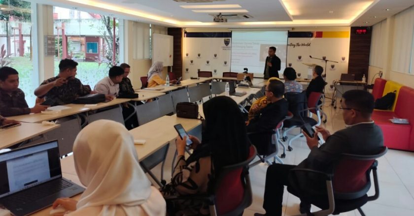 Dosen Teknik Elektronika UNP Berikan Kuliah Umum di Universiti Malaya