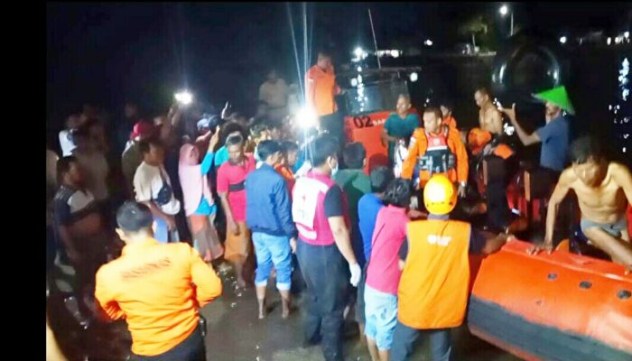 Kapal Nelayan di Padang Tabrak Karang Belasan Selamat Satu Meninggal