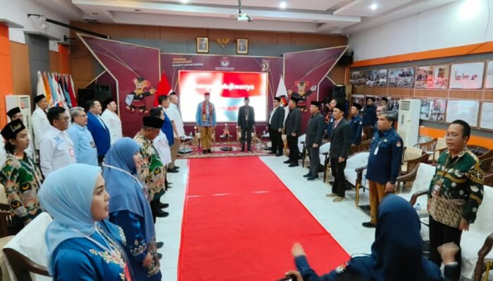 Pasangan Mahyeldi-Vasco Pendaftar Pertama ke KPU Sumbar