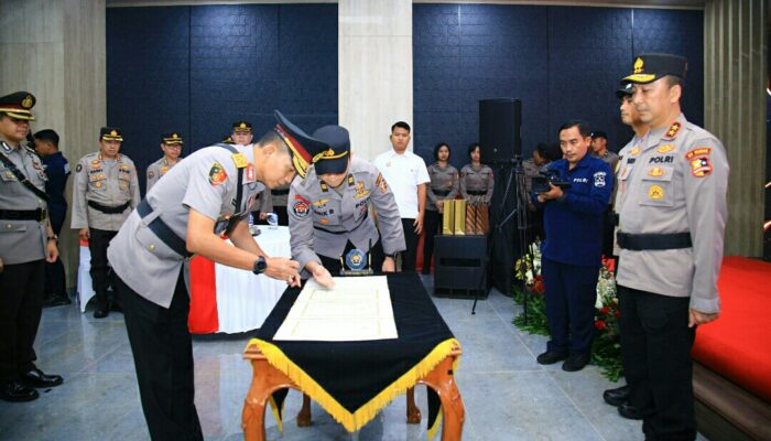 Polda Sumbar Sertijab Karo SDM dan 2 Kapolres