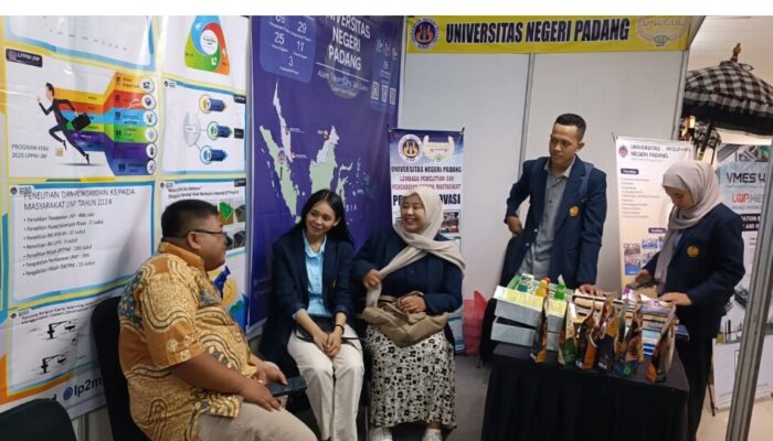 Stand Pameran UNP Ramaikan Konsepsi XI di Unesa Surabaya
