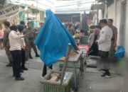 Satpol PP Padang Lakukan Penertiban PKL di Tanah Kongsi