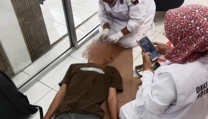 ODGJ Mengamuk di Jalan. Hamka, Warga Terluka Dilempar Batu