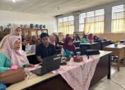Tim PKM Program Profesi Pendidikan Profesi Guru UNP Gelar Pelatihan Peningkatan Kompetensi Guru SMPN 1 Kota Solok