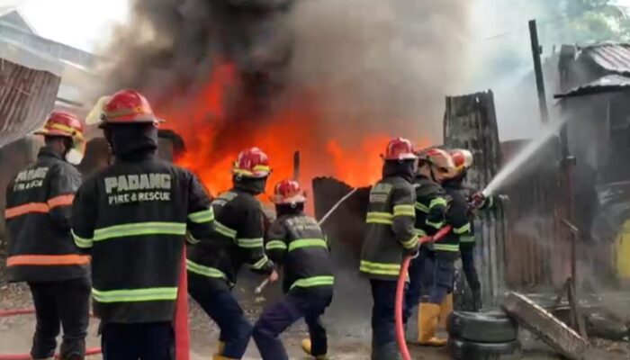 Kebakaran Hanguskan Gudang dan Bengkel Motor di Lubeg