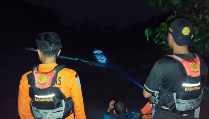 Dua Orang Terseret Arus Sungai Batang Kambang Pessel