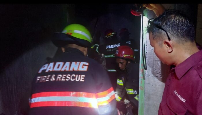 Rumah di Perumahan Pesona II, Lubuk Buaya Terbakar