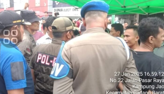 Pedagang Kaki Lima di Kawasan Permindo Kota Padang Ditertibkan