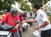 KAI Sumbar Sebarkan Takjil dan Makanan Berbuka Puasa