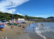 Pantai Padang Tercemar Sampah, Pasukan Oranye Kerja Keras