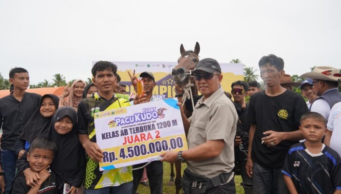 Gubernur dan Danrem 032/Wbr Hadiri Event Pacu Kuda Di Padang Pariaman