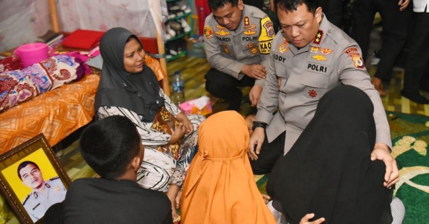 Gugur Saat Bentrokan, Bripka Husni Dinaikkan Pangkat Anumerta