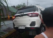 KA Minangkabau Ekspres Tertemper Minibus di KM 24+4/5