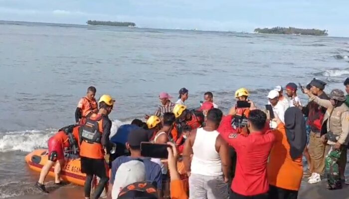 Dua Korban Terseret Ombak di Pantai Tiku Ditemukan