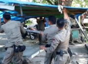 Satpol PP Padang Tertibkan 12 Bangunan Fasum di Kawasan Jati