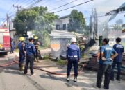 Akibat Bakar Sampah Pondok Barang Bekas Hangus Terbakar