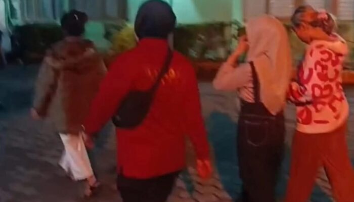 Satpol PP Padang Amankan Pasangan Ilegal di Kos-Kosan