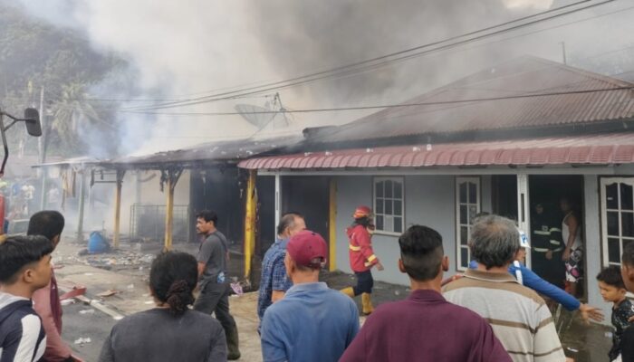 Kebakaran Toko, dan Rumah Makan di Lubuk Begalung, Kerugian Capai 800 Juta