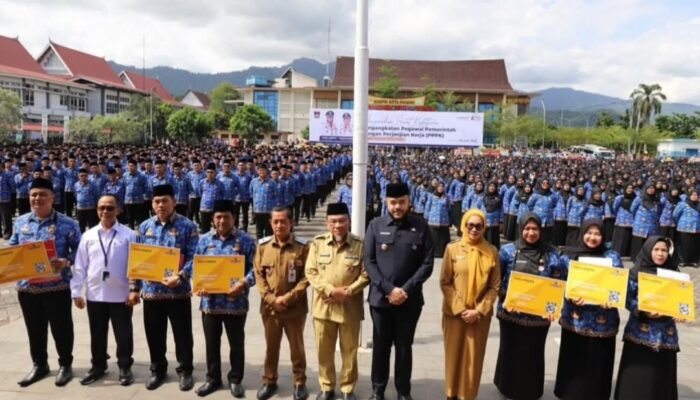 Wali Kota Padang Serahkan SK kepada 2.844 PPPK Formasi 2024