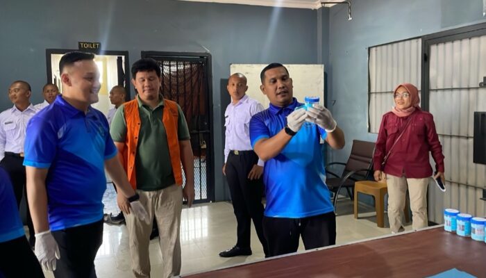 Kakanwil Kunrat Kasmiri Ke- Rutan Padang, Seluruh Petugas dan WB Jalani Tes Urine