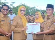 Corri Saidan Serahkan Penghargaan “Employee of The 1st Semester 2025”