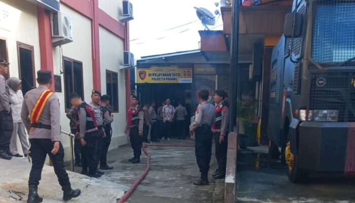 Kantor Reskrim PPA di Polresta Padang Hampir Terbakar