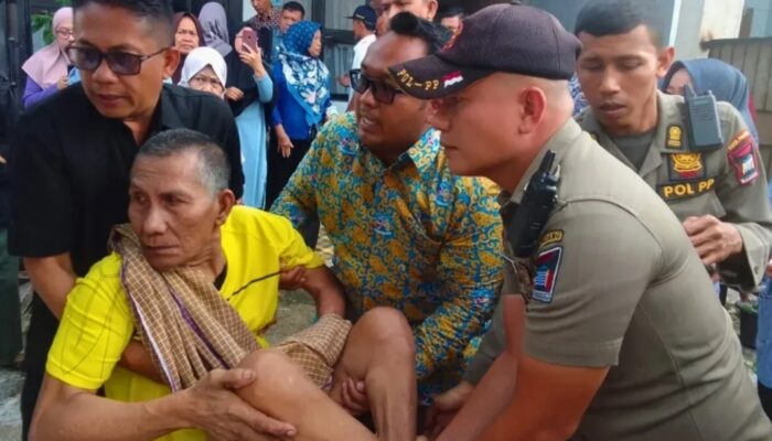 Pemko Padang Evakuasi Lansia Terlantar di Batung Taba