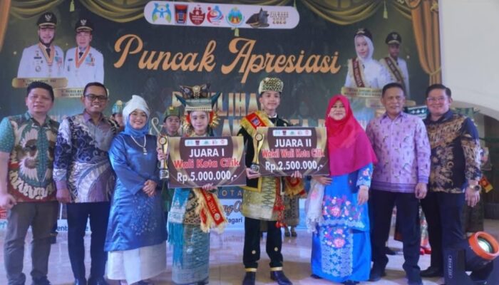 Anne Marie Kaori dan M. Aichaka Terpilih Wali Kota Cilik Padang 2025