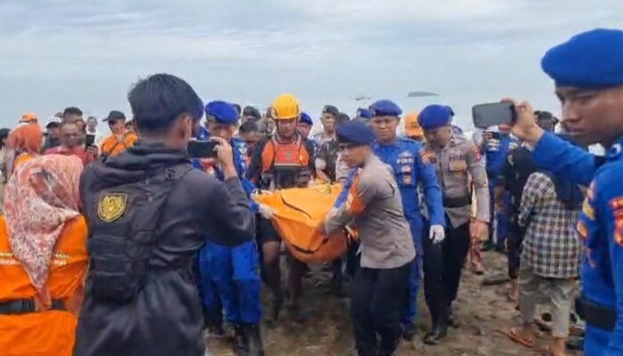 Penyiar Radio Ditemukan Mengapung di Pantai Ujung Batu Padang