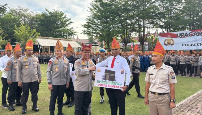 Kapolda Sumbar Undi Hadiah Umroh Gratis untuk Personel Polda
