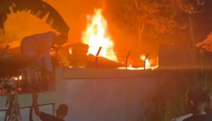 Kantin SMA 16 Padang Terbakar Kerugian Ditaksir Puluhan Juta