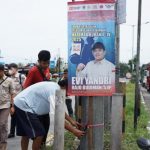 Padang Tertibkan Spanduk dan Baliho Liar