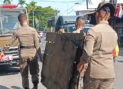 Satpol PP Padang Tertibkan PKL yang Gunakan Fasum