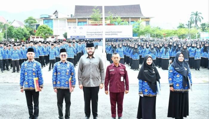 Wako Padang Serahkan SK kepada 1.537 PPPK Tahap II Formasi 2024