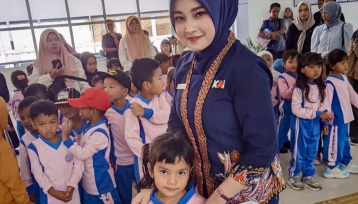 KAI Sumbar dan Angkasa Pura Kenalkan Dunia Transportasi kepada Anak