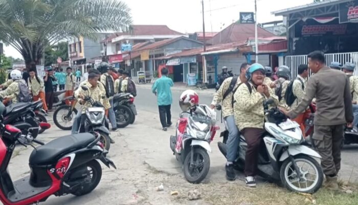 Satpol PP Padang Razia Pelajar Nongkrong Usai Jam Sekolah