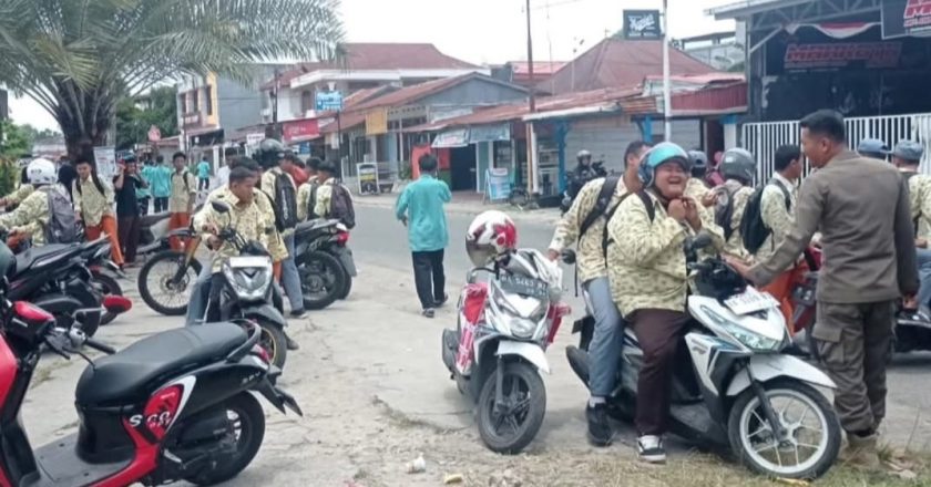 Satpol PP Padang Razia Pelajar Nongkrong Usai Jam Sekolah