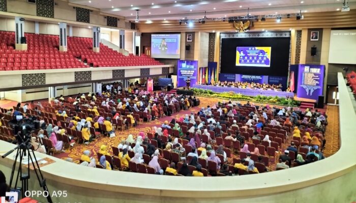 UNP Kukuhkan 11 Guru Besar Baru, Total Kini 146 Profesor Aktif