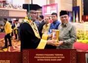 Pemko Padang Terima Penghargaan Mitra Strategis dari UNP pada Dies Natalis ke-71