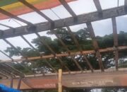 BPBD Padang Bantu Warga Terdampak Angin Puting Beliung di Bungus Barat