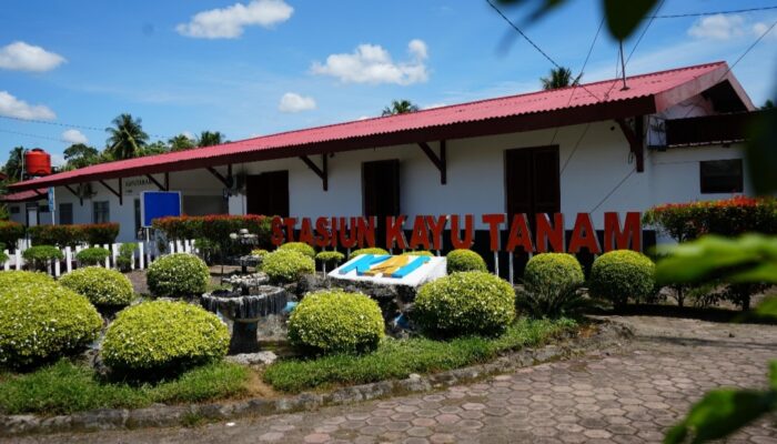 Stasiun Kereta Kayu Tanam Simpul Sejarah, Pendidikan dan Mobilitas Padang