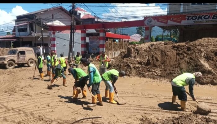 Pemkot Padang Lakukan Pembersihan, 100 Tenaga Manual Dikerahkan