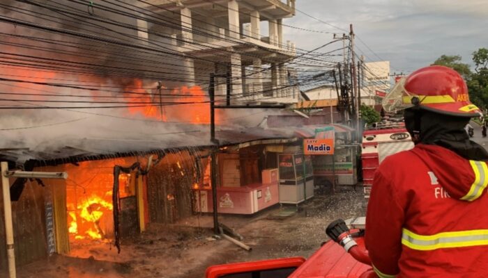 9 Toko dan 1 Rumah di Cendrawasih Terbakar Kerugian Capai 1 Milyar