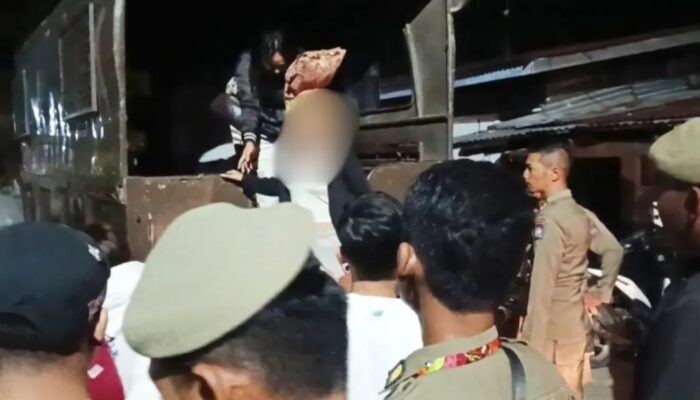 Satpol PP Padang Grebek Muda -Mudi di Kawasan Muara Pantai Padang