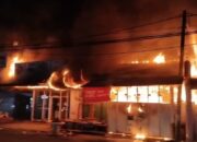 Kebakaran Hanguskan 1 Rumah dan 3 Toko di Lubuk Kilangan Padang