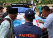 KAI Sumbar Salurkan Bantuan ke Warga Nanggalo dan Batu Busuk