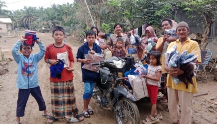 Mahasiswa PLB UNP Salurkan Donasi di Aceh Tamiang
